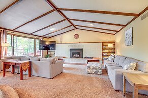 Rhinelander Chain of Lakes Home w/ River Dock!
