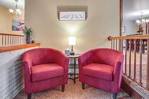 Rhinelander Chain of Lakes Home w/ River Dock!