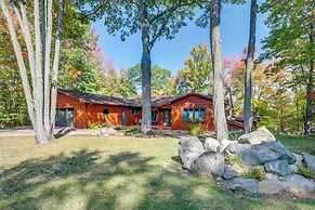Rhinelander Chain of Lakes Home w/ River Dock!
