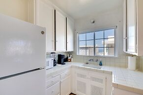 Bright Manhattan Beach Apt, Steps to Sand & Surf