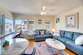 Bright Manhattan Beach Apt, Steps to Sand & Surf