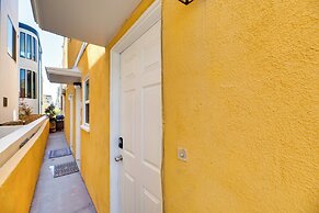 Bright Manhattan Beach Apt, Steps to Sand & Surf