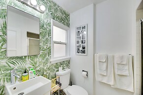 Bright Manhattan Beach Apt, Steps to Sand & Surf