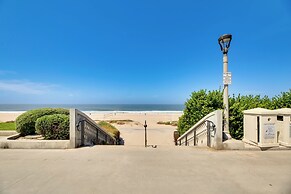 Bright Manhattan Beach Apt, Steps to Sand & Surf