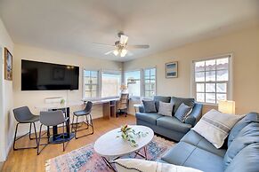 Bright Manhattan Beach Apt, Steps to Sand & Surf