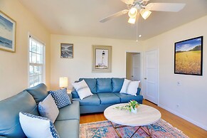 Bright Manhattan Beach Apt, Steps to Sand & Surf