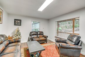 Lakefront Gig Harbor Home w/ Deck & Views