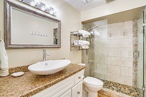 Half-mi to Riverwalk: Charming Sanford Retreat!