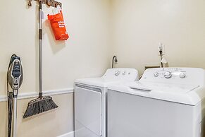 Half-mi to Riverwalk: Charming Sanford Retreat!