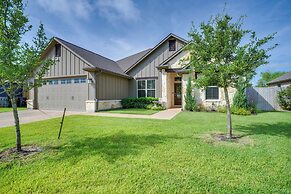 Bryan Home w/ Covered Patio: 6 Mi to Texas A&m!
