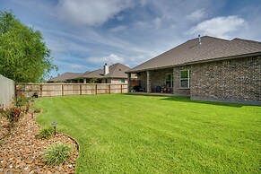 Bryan Home w/ Covered Patio: 6 Mi to Texas A&m!