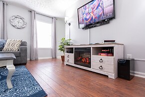 Cozy Retreat With Pool - Your Home Away From Home 3 Bedroom Home by Re