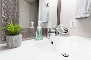 Cozy Retreat With Pool - Your Home Away From Home 3 Bedroom Home by Re