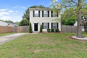 Cozy Retreat With Pool - Your Home Away From Home 3 Bedroom Home by Re