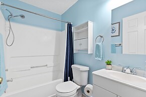 Cozy Retreat With Pool - Your Home Away From Home 3 Bedroom Home by Re