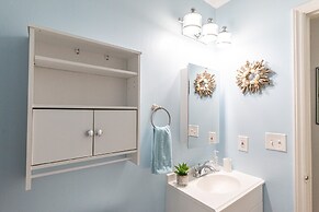 Cozy Retreat With Pool - Your Home Away From Home 3 Bedroom Home by Re