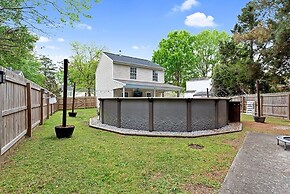 Cozy Retreat With Pool - Your Home Away From Home 3 Bedroom Home by Re