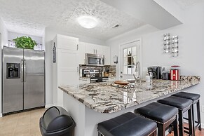 Cozy Retreat With Pool - Your Home Away From Home 3 Bedroom Home by Re