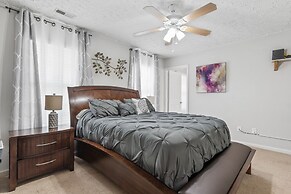 Cozy Retreat With Pool - Your Home Away From Home 3 Bedroom Home by Re