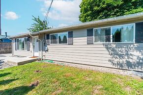 Edmonds Escape Modern Home & Appliances 3 Bedroom Home by RedAwning