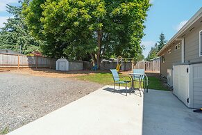 Edmonds Escape Modern Home & Appliances 3 Bedroom Home by RedAwning