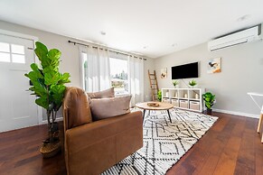 Edmonds Escape Modern Home & Appliances 3 Bedroom Home by RedAwning