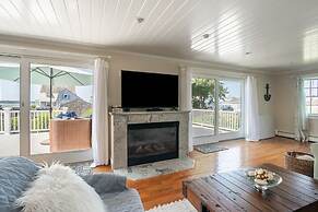 Immaculate Waterfront Beach House 5 Bedroom Home