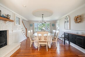 Immaculate Waterfront Beach House 5 Bedroom Home by RedAwning