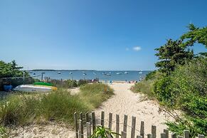 Immaculate Waterfront Beach House 5 Bedroom Home by RedAwning