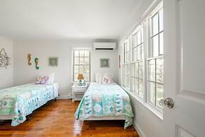 Immaculate Waterfront Beach House 5 Bedroom Home by RedAwning