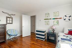 Immaculate Waterfront Beach House 5 Bedroom Home by RedAwning