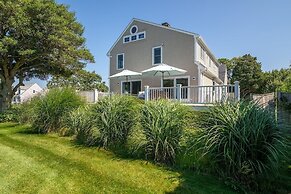 Immaculate Waterfront Beach House 5 Bedroom Home by RedAwning