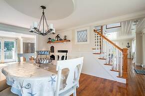 Immaculate Waterfront Beach House 5 Bedroom Home by RedAwning