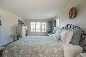 Immaculate Waterfront Beach House 5 Bedroom Home by RedAwning