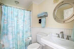 Immaculate Waterfront Beach House 5 Bedroom Home by RedAwning