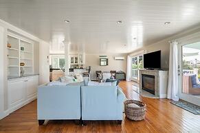 Immaculate Waterfront Beach House 5 Bedroom Home by RedAwning