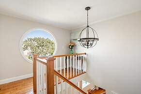 Immaculate Waterfront Beach House 5 Bedroom Home by RedAwning