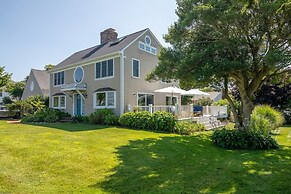 Immaculate Waterfront Beach House 5 Bedroom Home by RedAwning