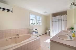 Immaculate Waterfront Beach House 5 Bedroom Home by RedAwning