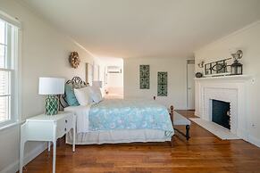 Immaculate Waterfront Beach House 5 Bedroom Home by RedAwning