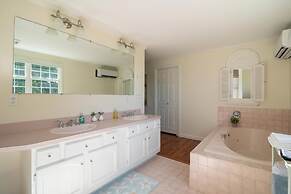 Immaculate Waterfront Beach House 5 Bedroom Home by RedAwning