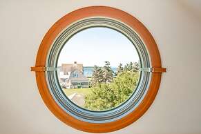 Immaculate Waterfront Beach House 5 Bedroom Home by RedAwning