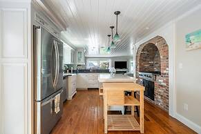 Immaculate Waterfront Beach House 5 Bedroom Home by RedAwning