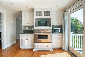 Immaculate Waterfront Beach House 5 Bedroom Home by RedAwning