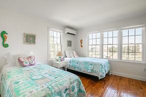 Immaculate Waterfront Beach House 5 Bedroom Home by RedAwning