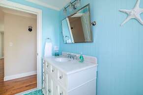 Immaculate Waterfront Beach House 5 Bedroom Home by RedAwning