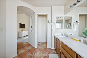 The Perfect Family Escape: Spacious And Cozy 5 Bedroom Home by RedAwni