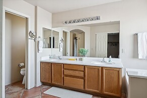 The Perfect Family Escape: Spacious And Cozy 5 Bedroom Home by RedAwni