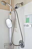 The Perfect Family Escape: Spacious And Cozy 5 Bedroom Home by RedAwni