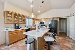 The Perfect Family Escape: Spacious And Cozy 5 Bedroom Home by RedAwni